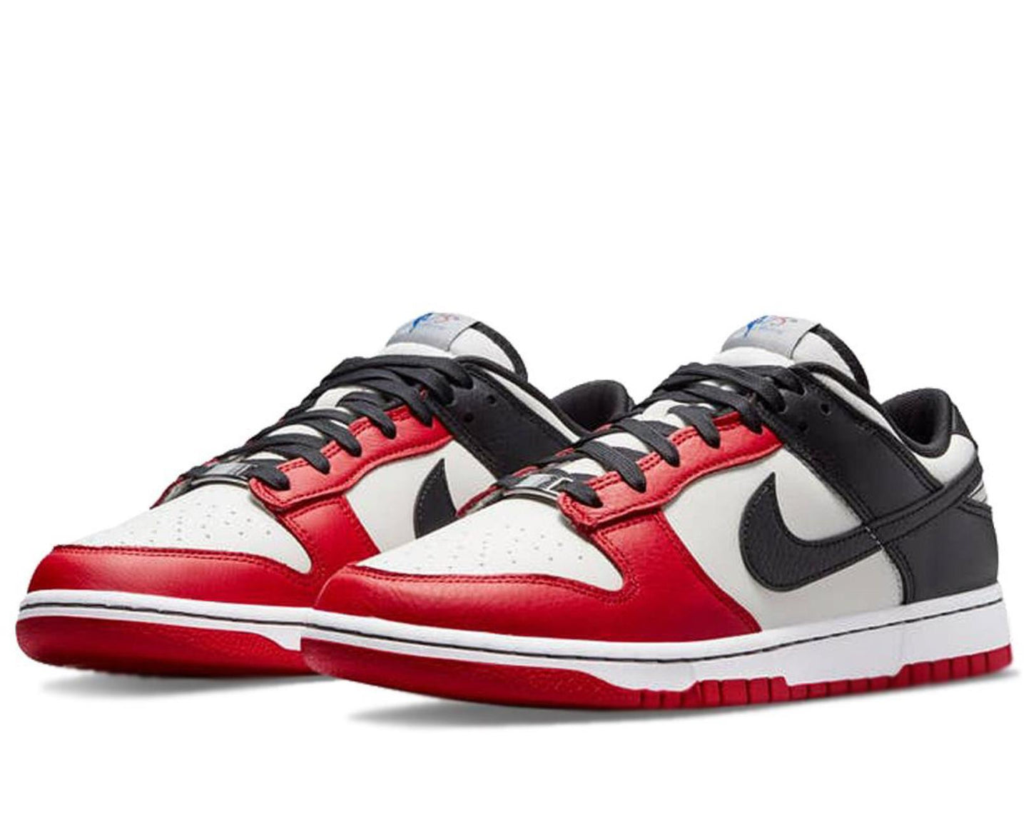 Nike Dunk Low “ Chicago “